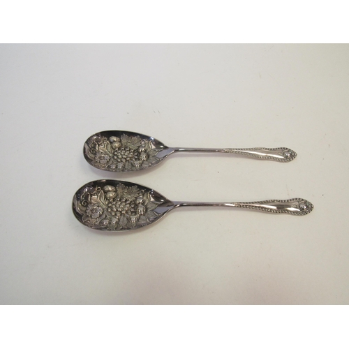 1329 - A pair of plated berry spoons  (E)  £10-20