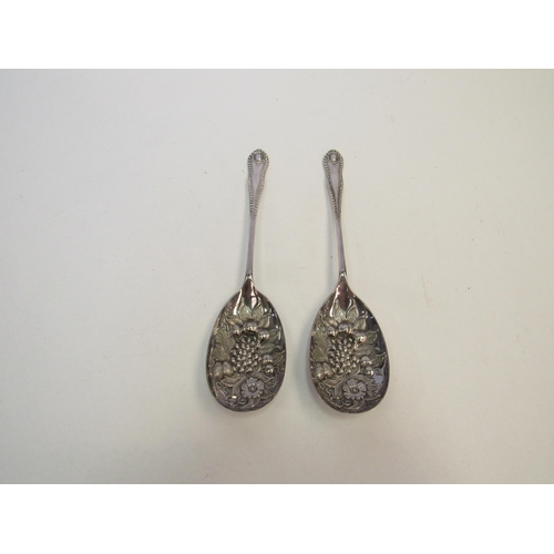 1329 - A pair of plated berry spoons  (E)  £10-20