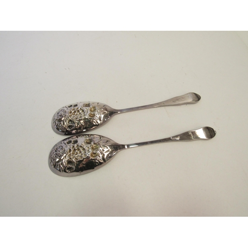 1329 - A pair of plated berry spoons  (E)  £10-20