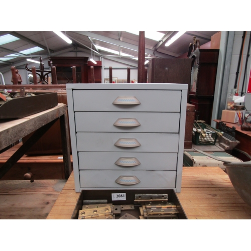 2062 - A desk top painted metal bank of five drawers