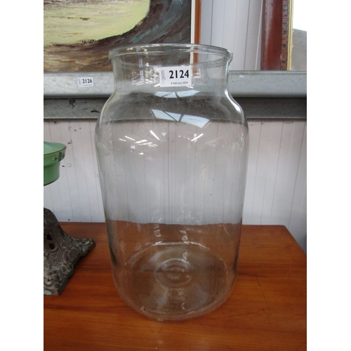 2124 - A glass vase