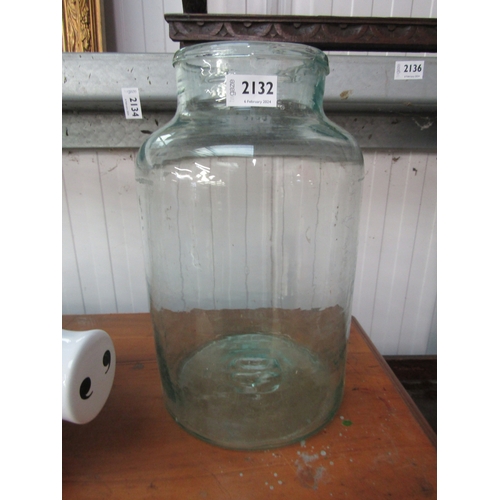 2132 - A glass vase