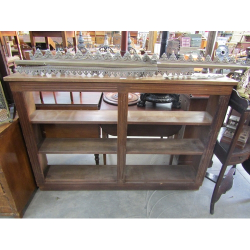 2159 - A mahogany three shelf bookcase, reeded detail