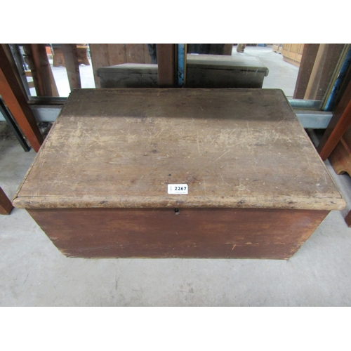 2267 - A Victorian pine storage box