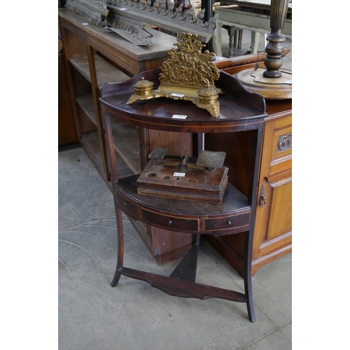 2162 - A Georgian mahogany corner unit with single drawer on outswept feet