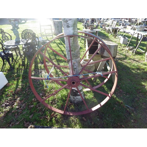 5010 - A pair of iron implement wheels, 42