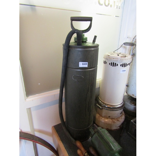5009 - A garden duster and various pump sprayers