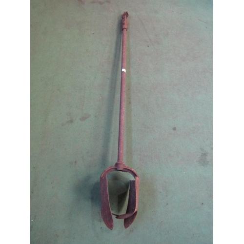 5030 - An all iron post hole digger   (E)  £10-15