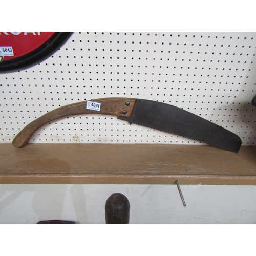 5041 - A hedging saw
