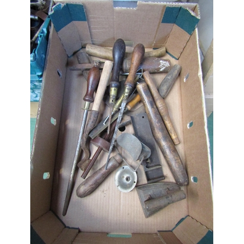 5054 - A box of miscellaneous, including hand saws, sharpening steel, etc
