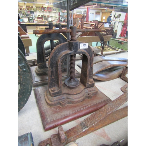 5071 - An iron press on wooden base