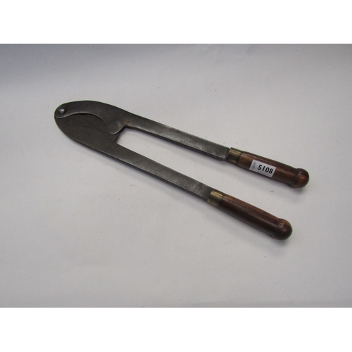 5108 - A pair of tail dockers with lignum vitae handles