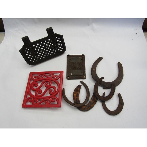 5173 - Two trivets, Lister plaque and old horse shoes