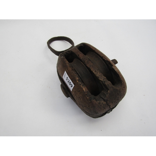 5209 - A wood and iron pulley block