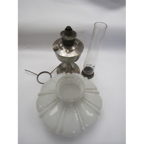 5288 - An oil lamp with milk glass shade   (E)  £10-20