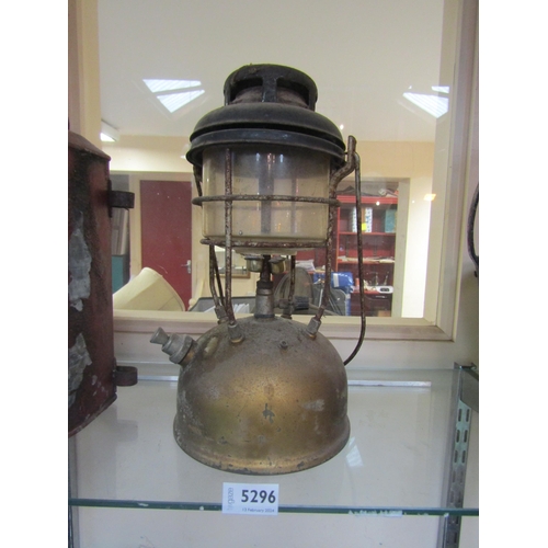 5296 - A Tilley lamp