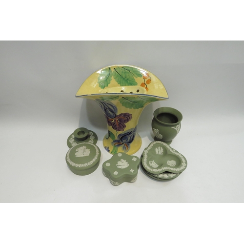 4426 - A retro rose vase and a selection of Wedgwood Jasperware