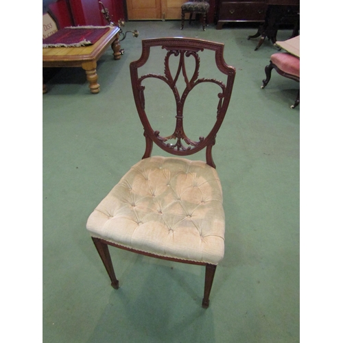 4092 - A Regency style carved walnut shield back chair, the button upholstered seat over spade foot square ... 