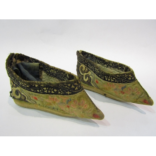 4310 - A pair of Malaysian lady's shoes