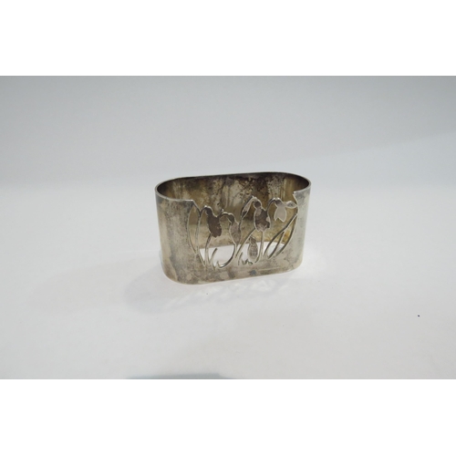 4357 - A silver napkin ring with pierced floral decoration, Sheffield 1983