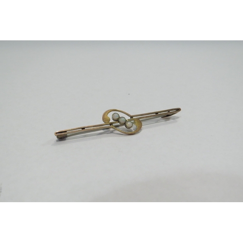 4377 - A 9ct gold brooch and another     (R) £25