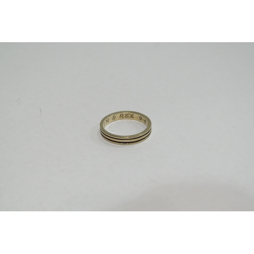 4388 - A 9ct gold band, size O, 2.4g