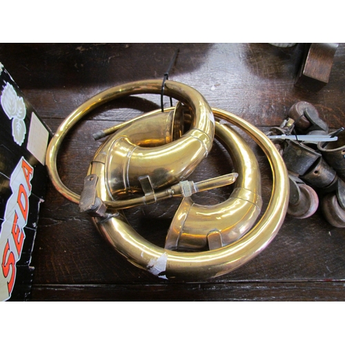 2122 - Three brass car horns     (E) £15-25