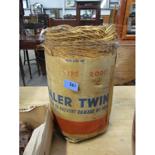 2081 - A spool of vintage baler twine