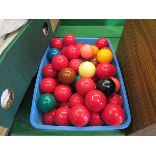 2080 - A tray of snooker balls