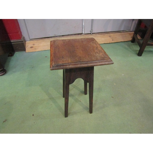 4206 - An early 20th Century small oak occasional table, 42cm tall