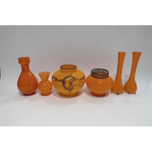 4433 - A selection of orange coloured glass including vases and bowls (6)