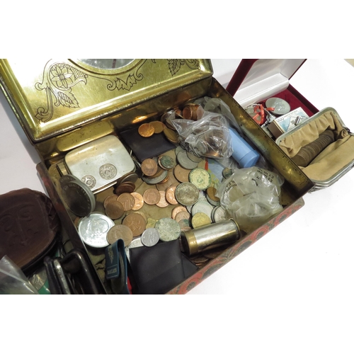 4459 - A collection of mixed coinage including half crowns, pennies, silver jubilee crowns, notes, some for... 