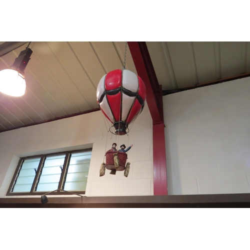 4462 - Four hanging model hot air balloons and one wall mounting example, some a/f (5)