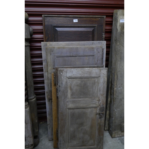 2112 - A bundle of mixed cupboard doors