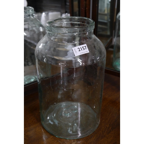 2157 - A clear glass vase