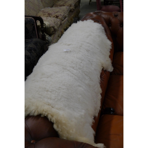 2354 - A sheep skin rug     (R) £25