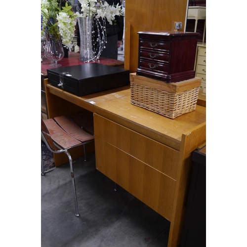 2392 - A retro 1960's light oak veneer desk