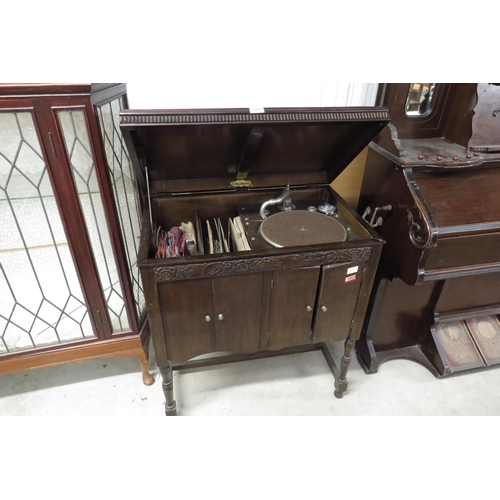 2425 - A mid 20th Century record player in oak cupboard