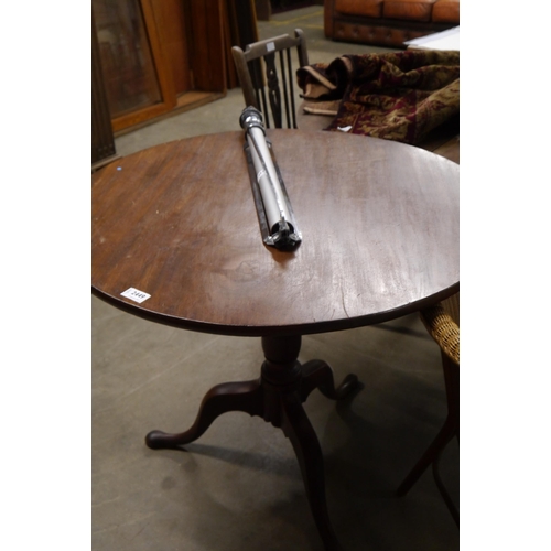 2449 - A Georgian mahogany tilt top tripod table