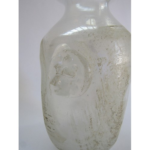 9200 - A Murano Scavo vase with twin moulded lion mask prunts to the side. 17cm high