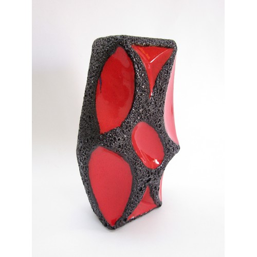 9132 - A Roth Keramik West German Fat Lava vase in red and black volcanic glazes. 25cm high  (C)