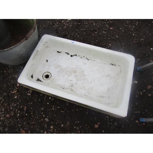 3295 - A ceramic shallow sink