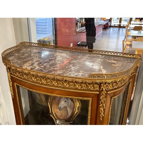 6010 - A 20th Century marble top vitrine with highly ornate ormolu embellishment, 139cm x 66.5cm x 33cm