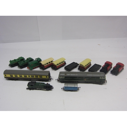 8507 - Assorted unboxed model railway locomotives and rolling stock to include Graham Farish N gauge GWR lo... 