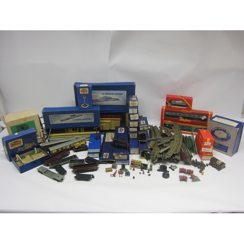 8480 - A collection of predominantly Hornby and Hornby Dublo model railway rolling stock, buildings and acc... 