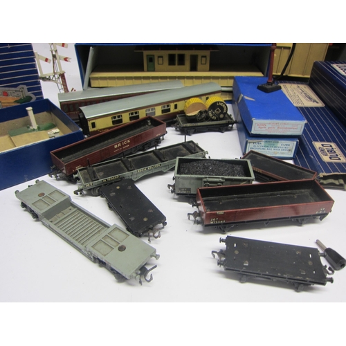 8480 - A collection of predominantly Hornby and Hornby Dublo model railway rolling stock, buildings and acc... 