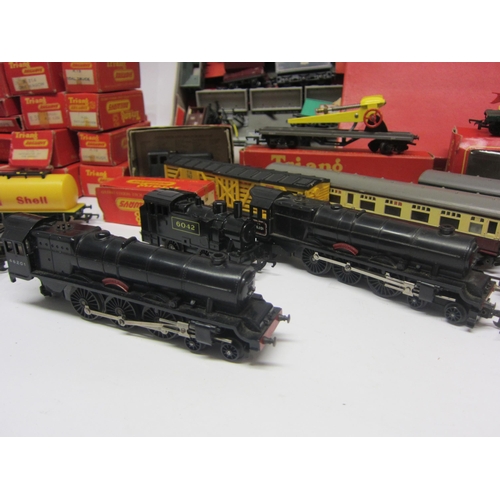 8500 - A collection of boxed, loose and playworn Triang 00 gauge model railway locomotives, rolling stock a... 