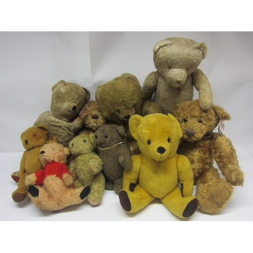 8308 - A collection of mid 20th Century and later teddy bears including Wellesley, Burbank Toys etc (10)