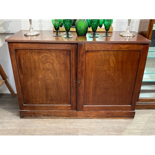 6066 - A 19th Century mahogany two door low housekeepers cupboard with reeded top, plinth base, 87cm, 125.5... 