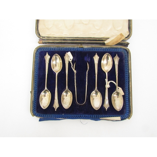 6424 - A set of Six Robert Stebbings teaspoons, London 1894 with associated tongs, case a/f, 105g